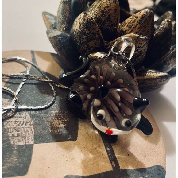 Pretty VINTAGE GLASS FLOWER KITTY NECKLACE - Picture 5 of 7